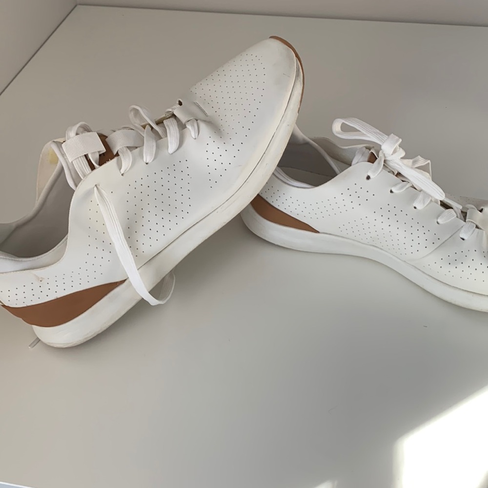 Steve Madden walking shows, size 13